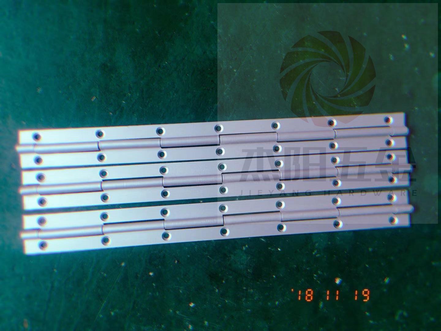 两端旋铆，长排合页