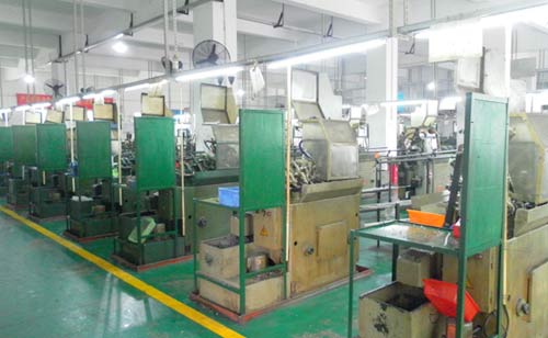 谈球吧体育官网入口五金生产车间