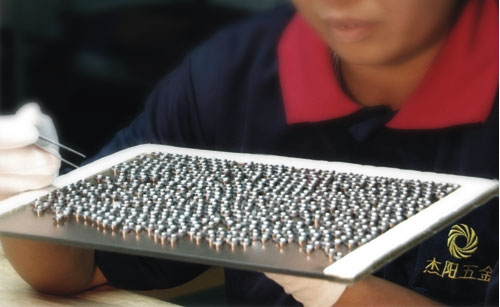 谈球吧体育官网入口五金检测工人