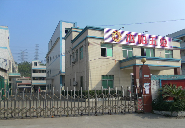 谈球吧体育官网入口五金公司大门