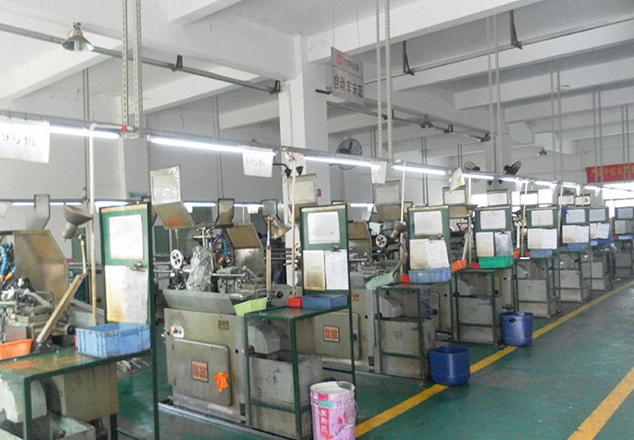 谈球吧体育官网入口五金生产车间